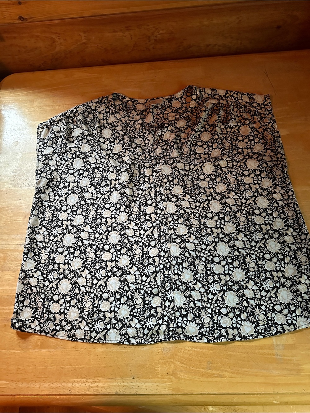 LOFT Black and White Floral Sleeveless Shell
